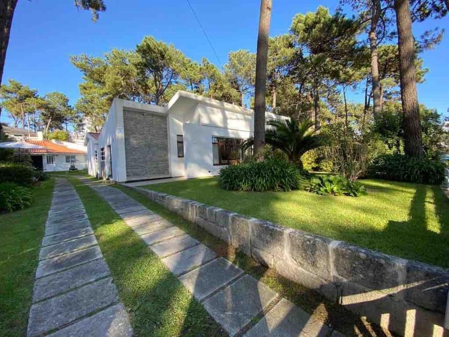 Coral House Villa *